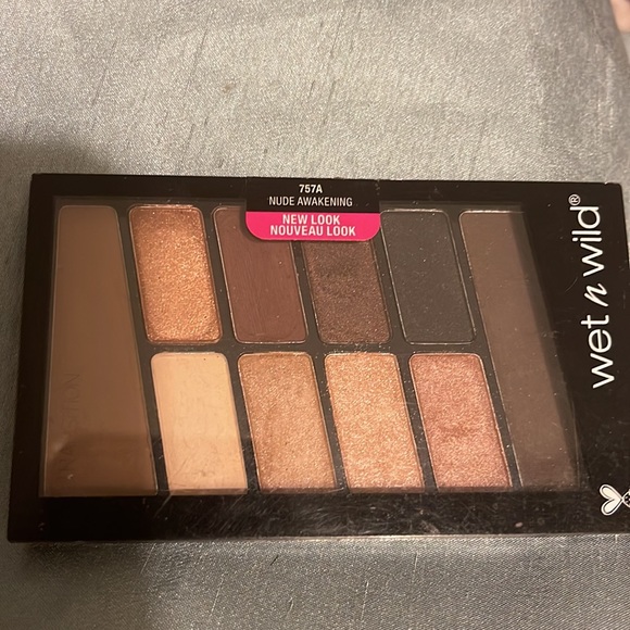 •Wet 'n' Wild 'nude awakening' palette WITH •LE 'hooked on vinyl' quad - Picture 2 of 7